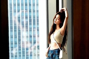 吴宣仪：甜美颜值与性感腹肌的完美结合
