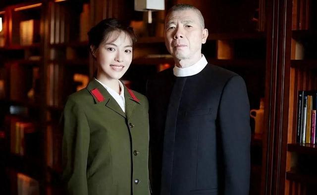 钟楚曦与冯小刚合照