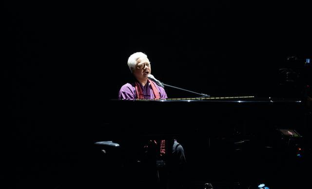 马嘉祺与胡德夫同台演出