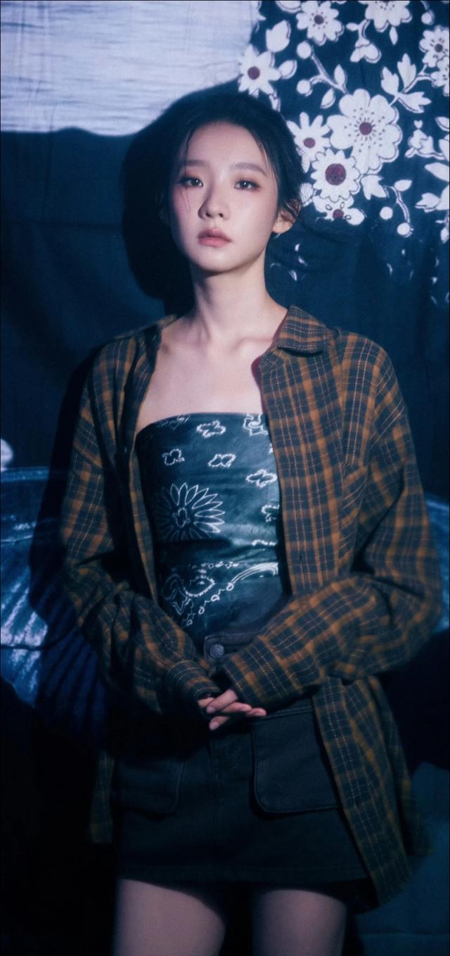 张艺凡运动妆造壁纸